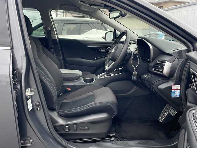 スバル アウトバック リミテッドEX 三重県 2021(令3)年 5.8万km マグネタイトグレーメタリック プッシュスタート/電動格納ミラー/電動リヤゲート/パワーシート(D+N席)/シートヒーター(全席)/ステアリングスイッチ/革巻きステアリング/ステアリングヒーター/レーンキープアシスト/レーダークルーズコントロール/パドルシフト/アイサイト/Xモード/オートビークルホールド/アイドリングストップ/衝突軽減ブレーキ/横滑り防止/ドライバーモニタリングシステム/純正ナビ(AM/FM/TV/BT)/フルセグTV/バックカメラ/VIEWモニター/電動パーキング/USB入力端子4か所/前方ドライブレコーダー/純正フロアマット/純正ドアバイザー/ビルトインETC/ルーフレール/ワンオーナー/取扱説明書/保証書