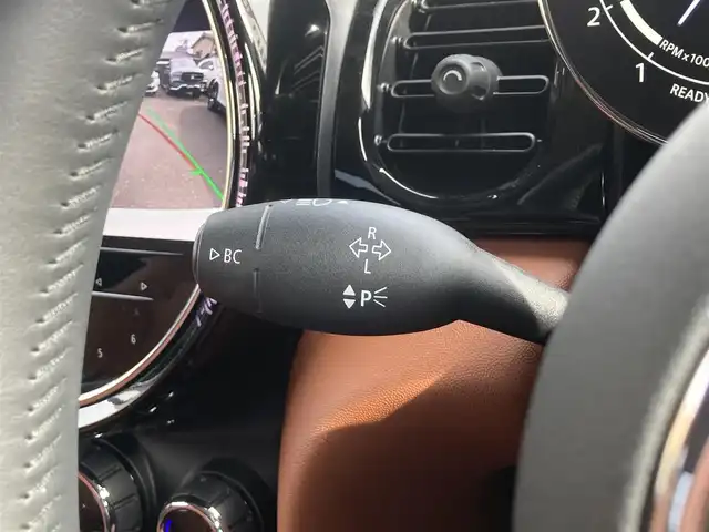 ＭＩＮＩ ミニ クーパー D 熊本県 2022(令4)年 1.5万km ペッパー・ホワイト ・スマートキー/・プッシュスタート/・インテリジェントセーフティ/・茶革シート/・前席シートヒーター/・純正ディスプレイオーディオ/　【Bluetooth・USB・AppleCarPlay】/・バックカメラ/・ETC/・ドライブレコーダー(前後録画)/・LEDヘッドランプ/・UKテール/・純正マット