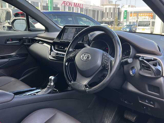 トヨタ Ｃ－ＨＲ G 千葉県 2017(平29)年 7.2万km ブラックマイカ 純正SDナビNSZT-Y66T/フルセグTV/CD/DVD/BT接続/ETC/バックカメラ/クルーズコントロール/前後コーナーセンサー/衝突被害軽減システム/レーンキープアシスト/LEDヘッドライト/シートヒーター/オートライト/オートハイビーム/純正アルミホイール/純正フロアマット/ドアバイザー/スペアキー/ハーフレザーシート/プッシュスタート/保証書/取扱説明書/記録簿