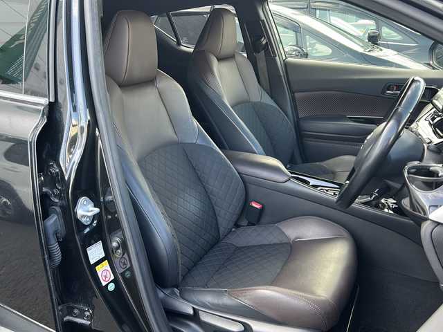 トヨタ Ｃ－ＨＲ G 千葉県 2017(平29)年 7.2万km ブラックマイカ 純正SDナビNSZT-Y66T/フルセグTV/CD/DVD/BT接続/ETC/バックカメラ/クルーズコントロール/前後コーナーセンサー/衝突被害軽減システム/レーンキープアシスト/LEDヘッドライト/シートヒーター/オートライト/オートハイビーム/純正アルミホイール/純正フロアマット/ドアバイザー/スペアキー/ハーフレザーシート/プッシュスタート/保証書/取扱説明書/記録簿