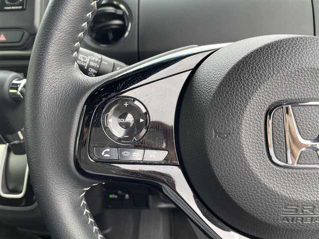 ホンダ Ｎ ＢＯＸ カスタム L スタイル+ブラック 三重県 2023(令5)年 1.3万km クリスタルブラックパール 登録時13040km/禁煙車/純正ディスプレイオーディオ(AM/FM/ワンセグ/CD/Bluetooth)/前席シートヒーター/レーダークルーズコントロール/オートライト/LED/クリアランスソナー/オートホールドブレーキ/革巻きステアリング/純正フロアマット/純正ホイール/レーンキープアシスト/衝突軽減システム/横滑り防止装置/プッシュスタート/電子パーキング/スマートキー×2