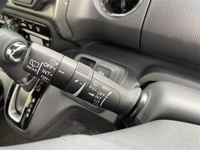 ホンダ Ｎ ＢＯＸ カスタム L スタイル+ブラック 三重県 2023(令5)年 1.3万km クリスタルブラックパール 登録時13040km/禁煙車/純正ディスプレイオーディオ(AM/FM/ワンセグ/CD/Bluetooth)/前席シートヒーター/レーダークルーズコントロール/オートライト/LED/クリアランスソナー/オートホールドブレーキ/革巻きステアリング/純正フロアマット/純正ホイール/レーンキープアシスト/衝突軽減システム/横滑り防止装置/プッシュスタート/電子パーキング/スマートキー×2