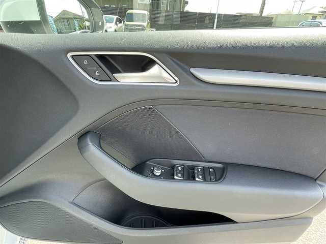 アウディ Ａ３ SB1．4TFSIシリンダーオンデマンド 埼玉県 2015(平27)年 1.7万km パール ワンオーナーHDDナビ/フルセグテレビ/バックカメラ/アイドリングストップ/クルーズコントロール/プッシュスタート/ETC/HID/パドルシフト/デュアルエアコン/ミラーヒーター/リアフォグランプ/ドライブモード