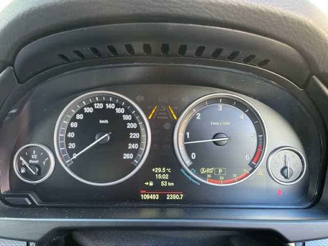 ＢＭＷ Ｘ５ xDrive 35d Mスポーツ 神奈川県 2014(平26)年 11万km アルピンホワイトⅢ インテリジェントセーフティ/純正HDDナビ		/・CD/DVD/BT	/バックカメラ/クリアランスソナー/バックミラー内臓ETC	/レザーシート/前席パワーシート/全席シートヒーター/スライディングサンルーフ/ルーフレール/パワーバックドア/クルーズコントロール/純正19インチAW/アイドリングストップ/パドルシフト付ステアリング/純正HIDヘッドライト/オートライト/フロント/バックフォグ/プッシュEgスタート/ストップ		/スマートキー×2/ターンランプ付電動格納ドアミラー/ドアバイザー/純正フロアマット/取扱説明書/新車時保証書