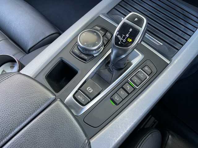 ＢＭＷ Ｘ５ xDrive 35d Mスポーツ 神奈川県 2014(平26)年 11万km アルピンホワイトⅢ インテリジェントセーフティ/純正HDDナビ		/・CD/DVD/BT	/バックカメラ/クリアランスソナー/バックミラー内臓ETC	/レザーシート/前席パワーシート/全席シートヒーター/スライディングサンルーフ/ルーフレール/パワーバックドア/クルーズコントロール/純正19インチAW/アイドリングストップ/パドルシフト付ステアリング/純正HIDヘッドライト/オートライト/フロント/バックフォグ/プッシュEgスタート/ストップ		/スマートキー×2/ターンランプ付電動格納ドアミラー/ドアバイザー/純正フロアマット/取扱説明書/新車時保証書