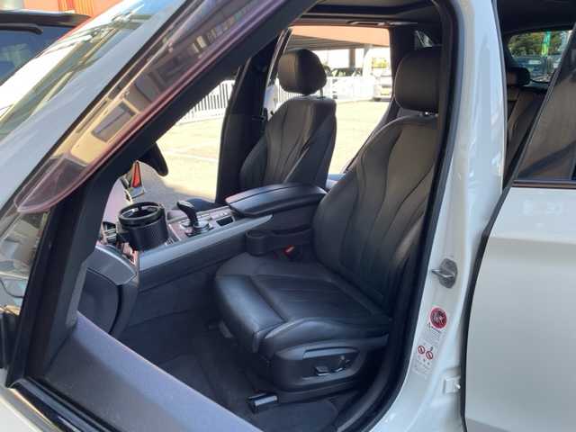 ＢＭＷ Ｘ５ xDrive 35d Mスポーツ 神奈川県 2014(平26)年 11万km アルピンホワイトⅢ インテリジェントセーフティ/純正HDDナビ		/・CD/DVD/BT	/バックカメラ/クリアランスソナー/バックミラー内臓ETC	/レザーシート/前席パワーシート/全席シートヒーター/スライディングサンルーフ/ルーフレール/パワーバックドア/クルーズコントロール/純正19インチAW/アイドリングストップ/パドルシフト付ステアリング/純正HIDヘッドライト/オートライト/フロント/バックフォグ/プッシュEgスタート/ストップ		/スマートキー×2/ターンランプ付電動格納ドアミラー/ドアバイザー/純正フロアマット/取扱説明書/新車時保証書