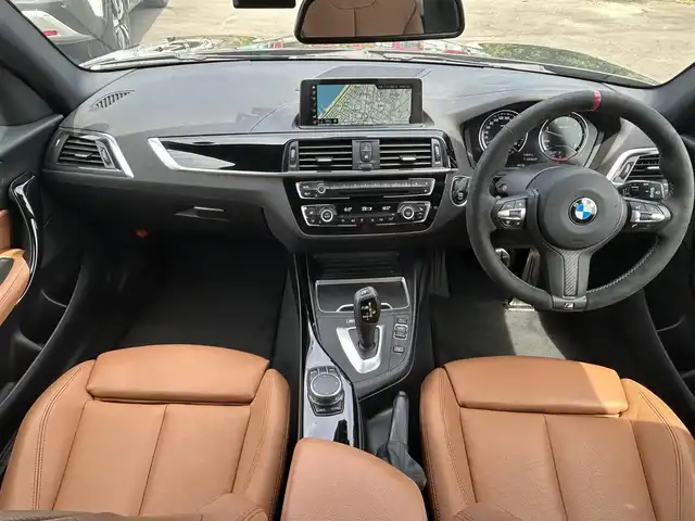 ＢＭＷ １１８ｄ Mスポーツ エディションシャドー 山口県 2017(平29)年 6.5万km ミネラルグレー 純正ナビゲーション/バックカメラ/コンフォートパッケージ/アクティブクルーズコントロール/パーキングサポートパッケージ/LEDヘッドランプ/オートライト/左右独立温度調整オートエアコン/ミラー一体型ETC/ダコタ革シート/シートヒーター【運転席/助手席】/保証書/取扱説明書/スペアキー１本