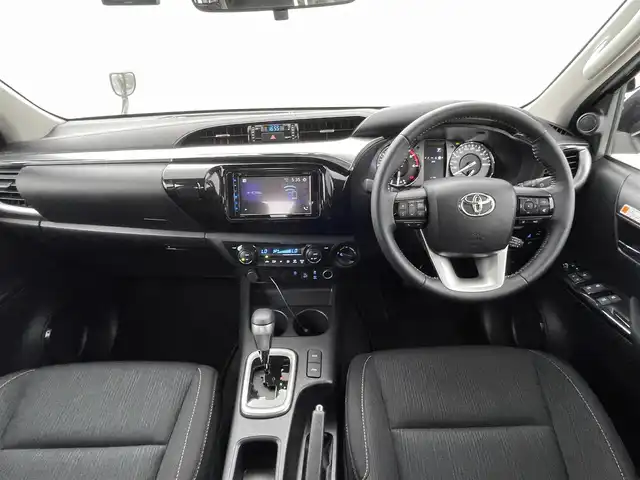 トヨタ ハイラックス Z 熊本県 2022(令4)年 1.5万km オキサイドブロンズM 禁煙車　/トノカバー　/純正ディスプレイオーディオ　/社外前方ドライブレコーダー　/バックカメラ　/ETC/前後クリアランスソナー　　/トヨタセーフティーセンス/・プリクラッシュセーフティ/・レーンディパーチャーアラート/・レーダークルーズコントロール/・ロードサインアシスト/・先行車発進お知らせ機能/横滑り防止/アイドリングストップ/ダウンヒルアシスト/センターデフロック/社外フロアマット/社外１７インチAW/オートライト/LEDヘッドライト/スマートキー/プッシュスタート/スペアキー1本/取扱説明書