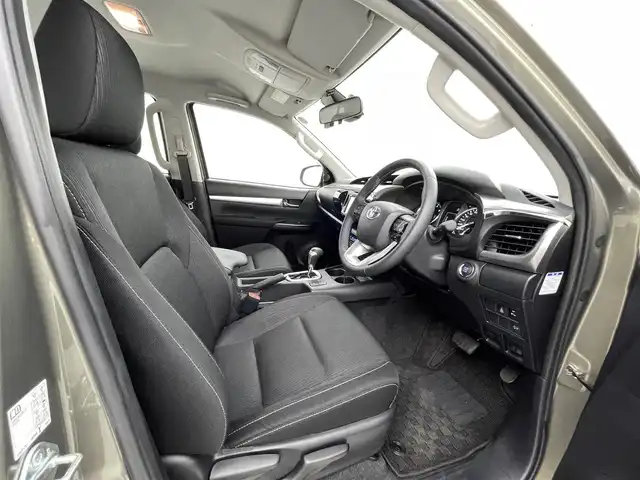 トヨタ ハイラックス Z 熊本県 2022(令4)年 1.5万km オキサイドブロンズM 禁煙車　/トノカバー　/純正ディスプレイオーディオ　/社外前方ドライブレコーダー　/バックカメラ　/ETC/前後クリアランスソナー　　/トヨタセーフティーセンス/・プリクラッシュセーフティ/・レーンディパーチャーアラート/・レーダークルーズコントロール/・ロードサインアシスト/・先行車発進お知らせ機能/横滑り防止/アイドリングストップ/ダウンヒルアシスト/センターデフロック/社外フロアマット/社外１７インチAW/オートライト/LEDヘッドライト/スマートキー/プッシュスタート/スペアキー1本/取扱説明書