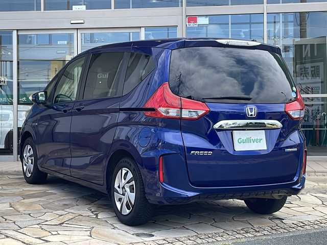 ホンダ フリード ハイブリット G ホンダセンシング 静岡県 2018(平30)年 6万km コバルトブルーパール ホンダセンシング/・衝突軽減ブレーキ/・路外逸脱抑制機能/・歩行者事故低減ステアリング/・誤発進抑制機能/・先行車追従機能/・標識認識機能/ナビ/・ラジオ/・SD/CD/DVD/ipod/USB/Bluetooth/フルセグTV/主要装備/・両側パワースライドドア　/・レーダークルーズコントロール　/・ＬＥＤヘッドライト　/・ＥＴＣ　/・ステアリングリモコン　/・オートライト　/・コーナーセンサー　/・プッシュスタート　/・スマートキー　/・純正アルミキャップ/・純正フロアマット