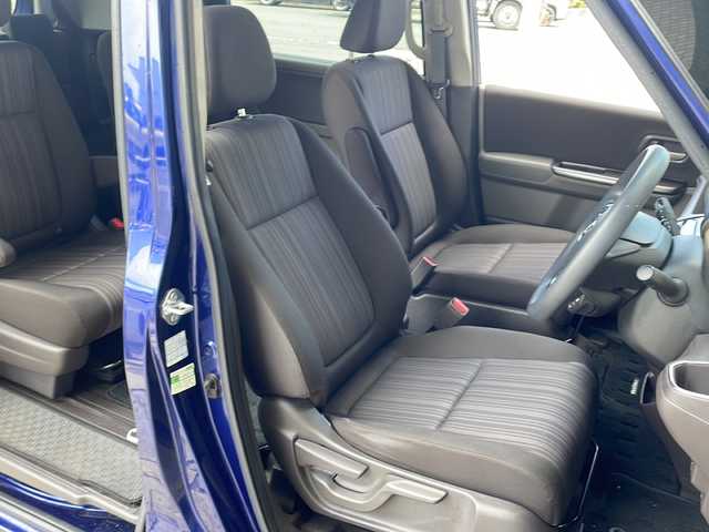 ホンダ フリード ハイブリット G ホンダセンシング 静岡県 2018(平30)年 6万km コバルトブルーパール ホンダセンシング/・衝突軽減ブレーキ/・路外逸脱抑制機能/・歩行者事故低減ステアリング/・誤発進抑制機能/・先行車追従機能/・標識認識機能/ナビ/・ラジオ/・SD/CD/DVD/ipod/USB/Bluetooth/フルセグTV/主要装備/・両側パワースライドドア　/・レーダークルーズコントロール　/・ＬＥＤヘッドライト　/・ＥＴＣ　/・ステアリングリモコン　/・オートライト　/・コーナーセンサー　/・プッシュスタート　/・スマートキー　/・純正アルミキャップ/・純正フロアマット