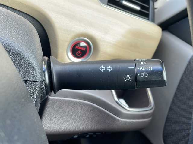 ホンダ フリード ハイブリット G ホンダセンシング 静岡県 2018(平30)年 6万km コバルトブルーパール ホンダセンシング/・衝突軽減ブレーキ/・路外逸脱抑制機能/・歩行者事故低減ステアリング/・誤発進抑制機能/・先行車追従機能/・標識認識機能/ナビ/・ラジオ/・SD/CD/DVD/ipod/USB/Bluetooth/フルセグTV/主要装備/・両側パワースライドドア　/・レーダークルーズコントロール　/・ＬＥＤヘッドライト　/・ＥＴＣ　/・ステアリングリモコン　/・オートライト　/・コーナーセンサー　/・プッシュスタート　/・スマートキー　/・純正アルミキャップ/・純正フロアマット