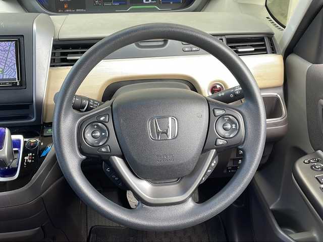 ホンダ フリード ハイブリット G ホンダセンシング 静岡県 2018(平30)年 6万km コバルトブルーパール ホンダセンシング/・衝突軽減ブレーキ/・路外逸脱抑制機能/・歩行者事故低減ステアリング/・誤発進抑制機能/・先行車追従機能/・標識認識機能/ナビ/・ラジオ/・SD/CD/DVD/ipod/USB/Bluetooth/フルセグTV/主要装備/・両側パワースライドドア　/・レーダークルーズコントロール　/・ＬＥＤヘッドライト　/・ＥＴＣ　/・ステアリングリモコン　/・オートライト　/・コーナーセンサー　/・プッシュスタート　/・スマートキー　/・純正アルミキャップ/・純正フロアマット