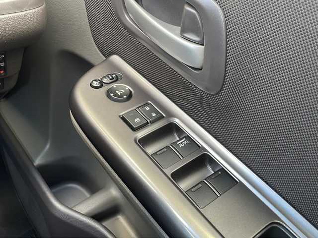 ホンダ フリード ハイブリット G ホンダセンシング 静岡県 2018(平30)年 6万km コバルトブルーパール ホンダセンシング/・衝突軽減ブレーキ/・路外逸脱抑制機能/・歩行者事故低減ステアリング/・誤発進抑制機能/・先行車追従機能/・標識認識機能/ナビ/・ラジオ/・SD/CD/DVD/ipod/USB/Bluetooth/フルセグTV/主要装備/・両側パワースライドドア　/・レーダークルーズコントロール　/・ＬＥＤヘッドライト　/・ＥＴＣ　/・ステアリングリモコン　/・オートライト　/・コーナーセンサー　/・プッシュスタート　/・スマートキー　/・純正アルミキャップ/・純正フロアマット