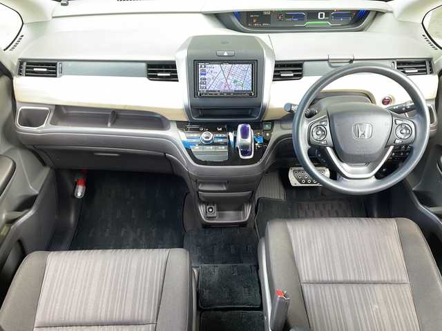 ホンダ フリード ハイブリット G ホンダセンシング 静岡県 2018(平30)年 6万km コバルトブルーパール ホンダセンシング/・衝突軽減ブレーキ/・路外逸脱抑制機能/・歩行者事故低減ステアリング/・誤発進抑制機能/・先行車追従機能/・標識認識機能/ナビ/・ラジオ/・SD/CD/DVD/ipod/USB/Bluetooth/フルセグTV/主要装備/・両側パワースライドドア　/・レーダークルーズコントロール　/・ＬＥＤヘッドライト　/・ＥＴＣ　/・ステアリングリモコン　/・オートライト　/・コーナーセンサー　/・プッシュスタート　/・スマートキー　/・純正アルミキャップ/・純正フロアマット