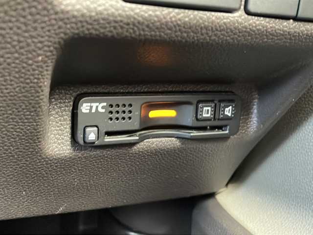 ホンダ フリード ハイブリット G ホンダセンシング 静岡県 2018(平30)年 6万km コバルトブルーパール ホンダセンシング/・衝突軽減ブレーキ/・路外逸脱抑制機能/・歩行者事故低減ステアリング/・誤発進抑制機能/・先行車追従機能/・標識認識機能/ナビ/・ラジオ/・SD/CD/DVD/ipod/USB/Bluetooth/フルセグTV/主要装備/・両側パワースライドドア　/・レーダークルーズコントロール　/・ＬＥＤヘッドライト　/・ＥＴＣ　/・ステアリングリモコン　/・オートライト　/・コーナーセンサー　/・プッシュスタート　/・スマートキー　/・純正アルミキャップ/・純正フロアマット