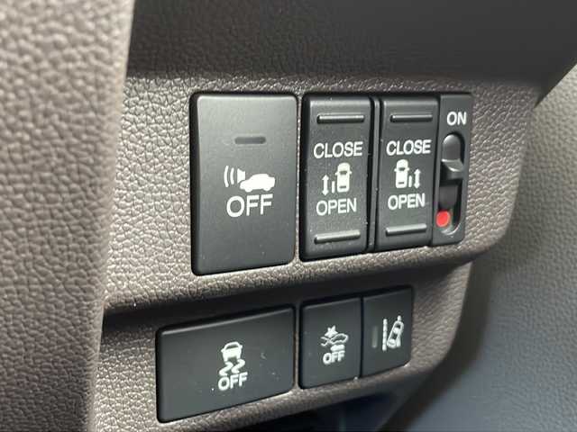 ホンダ フリード ハイブリット G ホンダセンシング 静岡県 2018(平30)年 6万km コバルトブルーパール ホンダセンシング/・衝突軽減ブレーキ/・路外逸脱抑制機能/・歩行者事故低減ステアリング/・誤発進抑制機能/・先行車追従機能/・標識認識機能/ナビ/・ラジオ/・SD/CD/DVD/ipod/USB/Bluetooth/フルセグTV/主要装備/・両側パワースライドドア　/・レーダークルーズコントロール　/・ＬＥＤヘッドライト　/・ＥＴＣ　/・ステアリングリモコン　/・オートライト　/・コーナーセンサー　/・プッシュスタート　/・スマートキー　/・純正アルミキャップ/・純正フロアマット