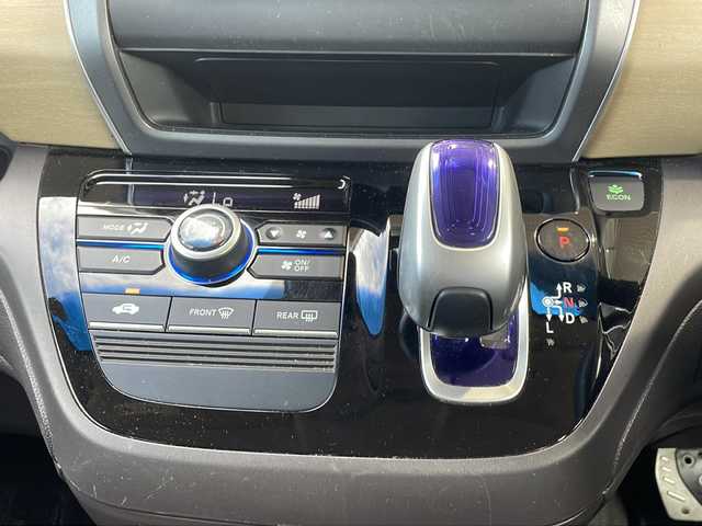 ホンダ フリード ハイブリット G ホンダセンシング 静岡県 2018(平30)年 6万km コバルトブルーパール ホンダセンシング/・衝突軽減ブレーキ/・路外逸脱抑制機能/・歩行者事故低減ステアリング/・誤発進抑制機能/・先行車追従機能/・標識認識機能/ナビ/・ラジオ/・SD/CD/DVD/ipod/USB/Bluetooth/フルセグTV/主要装備/・両側パワースライドドア　/・レーダークルーズコントロール　/・ＬＥＤヘッドライト　/・ＥＴＣ　/・ステアリングリモコン　/・オートライト　/・コーナーセンサー　/・プッシュスタート　/・スマートキー　/・純正アルミキャップ/・純正フロアマット