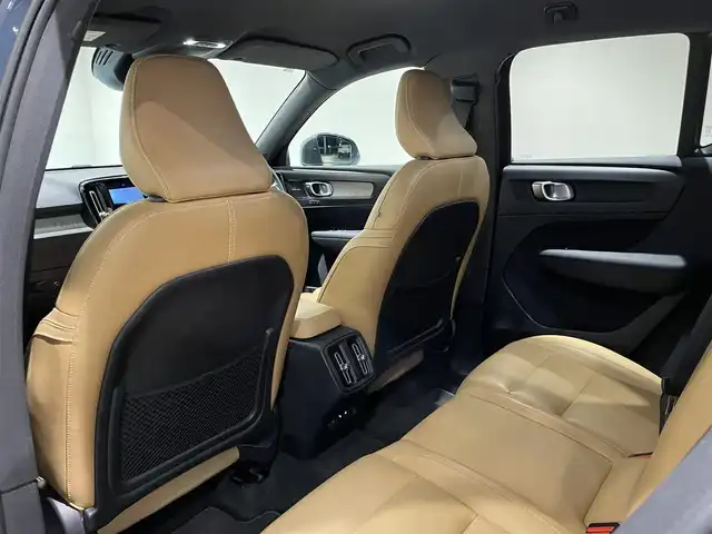 ボルボ ＸＣ４０ T4 AWD インスクリプション 愛知県 2018(平30)年 4.4万km 紺 ハーマンカードンサウンド　/オルフォス製クリスタルノブ　/ベージュレザーシート　/シートヒーター　/純正ナビ　/Ｂｌｕｅｔｏｏｔｈ　/３６０度カメラ　/フルセグＴＶ　/ＡｐｐｌｅＣａｒＰｌａｙ　/ＡｎｄｒｏｉｄＡｕｔｏ/ワイヤレスチャージ/パワーシート/コーナーセンサー/ACC/LKA/BSM/自動駐車/自動発車/インテリジェントセーフティー/ETC/プッシュスタート/ウィンカーミラー/アイドリングストップ