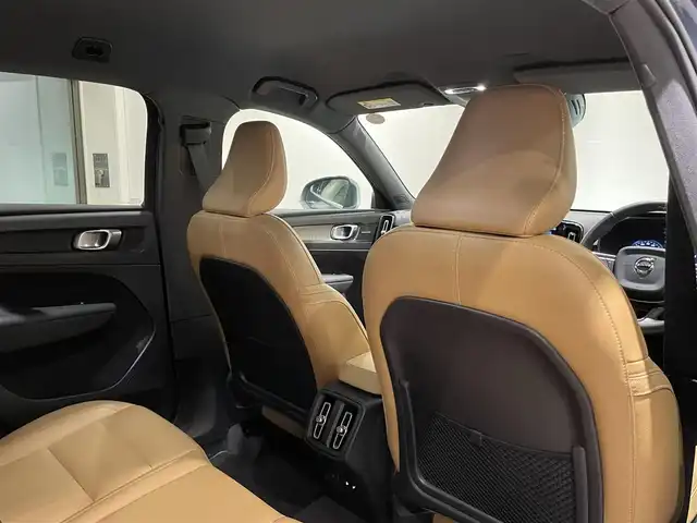 ボルボ ＸＣ４０ T4 AWD インスクリプション 愛知県 2018(平30)年 4.4万km 紺 ハーマンカードンサウンド　/オルフォス製クリスタルノブ　/ベージュレザーシート　/シートヒーター　/純正ナビ　/Ｂｌｕｅｔｏｏｔｈ　/３６０度カメラ　/フルセグＴＶ　/ＡｐｐｌｅＣａｒＰｌａｙ　/ＡｎｄｒｏｉｄＡｕｔｏ/ワイヤレスチャージ/パワーシート/コーナーセンサー/ACC/LKA/BSM/自動駐車/自動発車/インテリジェントセーフティー/ETC/プッシュスタート/ウィンカーミラー/アイドリングストップ