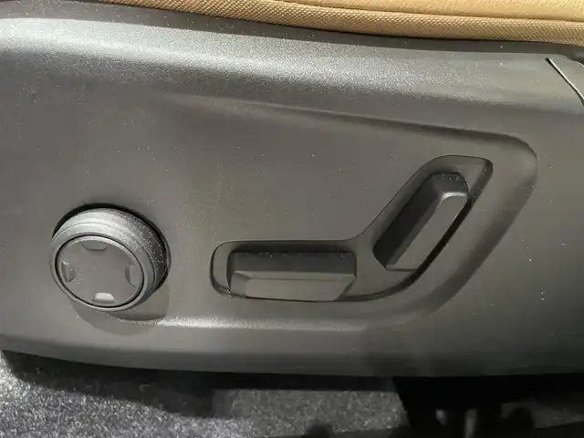 ボルボ ＸＣ４０ T4 AWD インスクリプション 愛知県 2018(平30)年 4.4万km 紺 ハーマンカードンサウンド　/オルフォス製クリスタルノブ　/ベージュレザーシート　/シートヒーター　/純正ナビ　/Ｂｌｕｅｔｏｏｔｈ　/３６０度カメラ　/フルセグＴＶ　/ＡｐｐｌｅＣａｒＰｌａｙ　/ＡｎｄｒｏｉｄＡｕｔｏ/ワイヤレスチャージ/パワーシート/コーナーセンサー/ACC/LKA/BSM/自動駐車/自動発車/インテリジェントセーフティー/ETC/プッシュスタート/ウィンカーミラー/アイドリングストップ