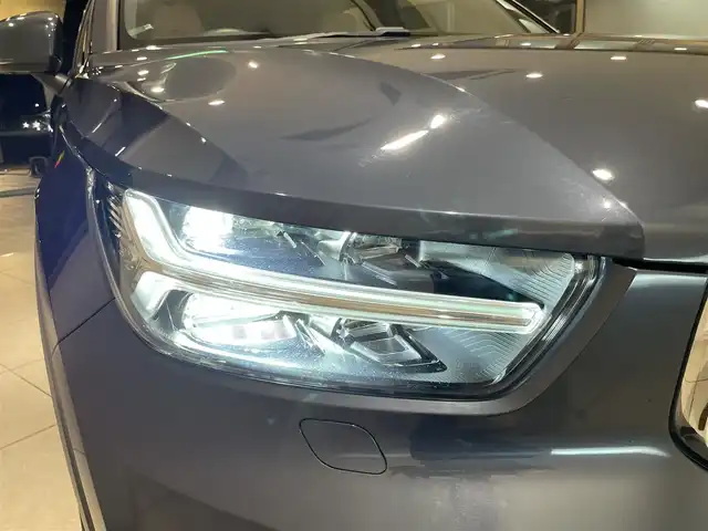 ボルボ ＸＣ４０ T4 AWD インスクリプション 愛知県 2018(平30)年 4.4万km 紺 ハーマンカードンサウンド　/オルフォス製クリスタルノブ　/ベージュレザーシート　/シートヒーター　/純正ナビ　/Ｂｌｕｅｔｏｏｔｈ　/３６０度カメラ　/フルセグＴＶ　/ＡｐｐｌｅＣａｒＰｌａｙ　/ＡｎｄｒｏｉｄＡｕｔｏ/ワイヤレスチャージ/パワーシート/コーナーセンサー/ACC/LKA/BSM/自動駐車/自動発車/インテリジェントセーフティー/ETC/プッシュスタート/ウィンカーミラー/アイドリングストップ