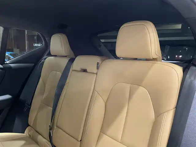 ボルボ ＸＣ４０ T4 AWD インスクリプション 愛知県 2018(平30)年 4.4万km 紺 ハーマンカードンサウンド　/オルフォス製クリスタルノブ　/ベージュレザーシート　/シートヒーター　/純正ナビ　/Ｂｌｕｅｔｏｏｔｈ　/３６０度カメラ　/フルセグＴＶ　/ＡｐｐｌｅＣａｒＰｌａｙ　/ＡｎｄｒｏｉｄＡｕｔｏ/ワイヤレスチャージ/パワーシート/コーナーセンサー/ACC/LKA/BSM/自動駐車/自動発車/インテリジェントセーフティー/ETC/プッシュスタート/ウィンカーミラー/アイドリングストップ