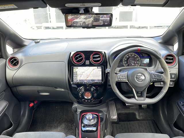 日産 ノート e－パワーニスモ S 大阪府 2020(令2)年 6万km スーパーブラック アダプティブクルーズコントロール/エマージェンシーブレーキ/レーンキープアシスト/社外９インチナビ/BT.SD.CD.DVD.USB/アラウンドビューモニター/フルセグテレビ/インテリジェントデジタルインナーミラー/ビルトインETC/純正ドライブレコーダー/革巻きステアリング/ステアリングスイッチ/プッシュスタート/純正フロアマット/純正16インチAW/純正ドアバイザー/LEDヘッドライト/LEDフォグランプ/コーナーセンサー/オートライト/オートハイビーム