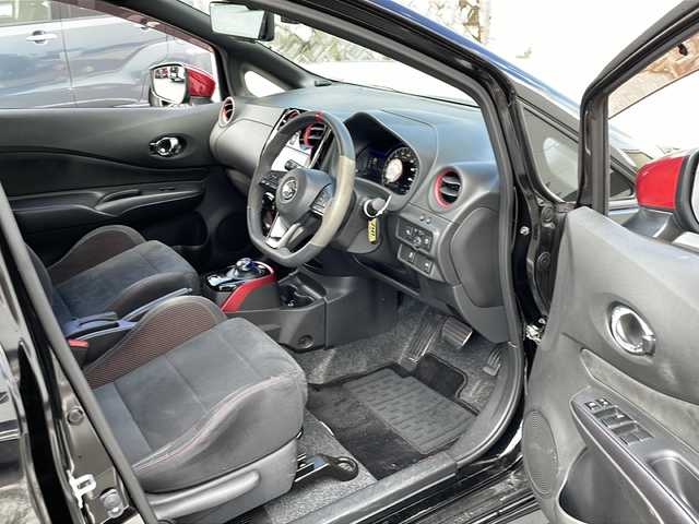 日産 ノート e－パワーニスモ S 大阪府 2020(令2)年 6万km スーパーブラック アダプティブクルーズコントロール/エマージェンシーブレーキ/レーンキープアシスト/社外９インチナビ/BT.SD.CD.DVD.USB/アラウンドビューモニター/フルセグテレビ/インテリジェントデジタルインナーミラー/ビルトインETC/純正ドライブレコーダー/革巻きステアリング/ステアリングスイッチ/プッシュスタート/純正フロアマット/純正16インチAW/純正ドアバイザー/LEDヘッドライト/LEDフォグランプ/コーナーセンサー/オートライト/オートハイビーム