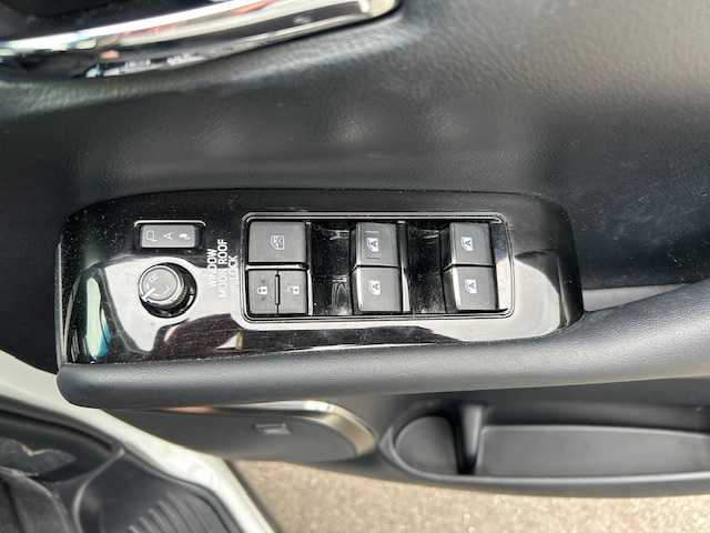 トヨタ アルファード S Cパッケージ 大阪府 2021(令3)年 4.7万km ホワイトパールクリスタルシャイン 純正10.5型ナビ(BT/フルセグ/DVD)/アラウンドビューモニター/サンルーフ/ブラインドスポットモニター/JBLサウンド/フリップダウンモニター/デジタルインナーミラー/ガナドールマフラー/トヨタセーフティーセンス/ビルトインETC2.0/LEDヘッドライト/オートライト/両側パワースライドドア/パワーバックドア/パワーシート/シートヒーター/エアシート/ハンドルヒーター/社外フロアマット/社外アルミホイール/スペアキー