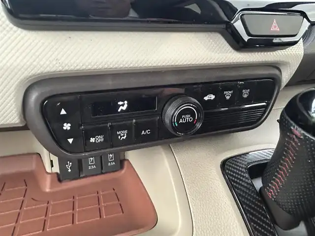 ホンダ Ｎ ＢＯＸ G L ホンダセンシング 愛知県 2018(平30)年 3.7万km プラチナホワイトパール ワンオーナー/純正8型ナビ/フルセグTV/片側パワースライドドア/バックカメラ/ビルトインETC/ドライブレコーダー/アダプティブクルーズコントロール/ホンダセンシング/・衝突被害軽減ブレーキ/・前後誤発進抑制機能/・車線維持支援システム/・標識認識機能/LEDヘッドランプ/ステアリングスイッチ/社外エアロ/社外15インチアルミホイール/スマートキー/プッシュエンジンスタート/禁煙車