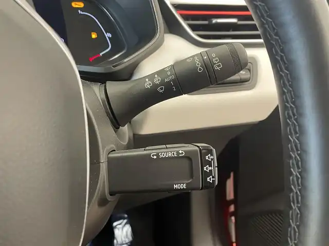 ルノー ルノー ルーテシア インテンス プラス 岡山県 2022(令4)年 2.5万km ルージュフラムM 純正ディスプレイオーディオ/Bluetooth/AppleCarPlay/AndroidAuto/USB/バックカメラ/パドルシフト/黒レザーシート/ステアリングヒーター/シートヒーター（D/N）/ACC/ブラインドスポット/前後コーナーセンサー/前後ドライブレコーダー/ETC