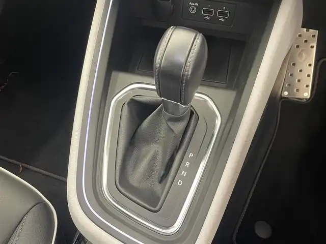 ルノー ルノー ルーテシア インテンス プラス 岡山県 2022(令4)年 2.5万km ルージュフラムM 純正ディスプレイオーディオ/Bluetooth/AppleCarPlay/AndroidAuto/USB/バックカメラ/パドルシフト/黒レザーシート/ステアリングヒーター/シートヒーター（D/N）/ACC/ブラインドスポット/前後コーナーセンサー/前後ドライブレコーダー/ETC