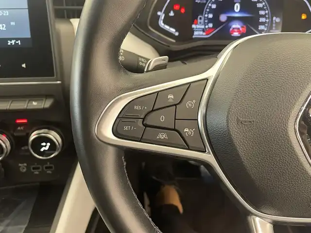 ルノー ルノー ルーテシア インテンス プラス 岡山県 2022(令4)年 2.5万km ルージュフラムM 純正ディスプレイオーディオ/Bluetooth/AppleCarPlay/AndroidAuto/USB/バックカメラ/パドルシフト/黒レザーシート/ステアリングヒーター/シートヒーター（D/N）/ACC/ブラインドスポット/前後コーナーセンサー/前後ドライブレコーダー/ETC