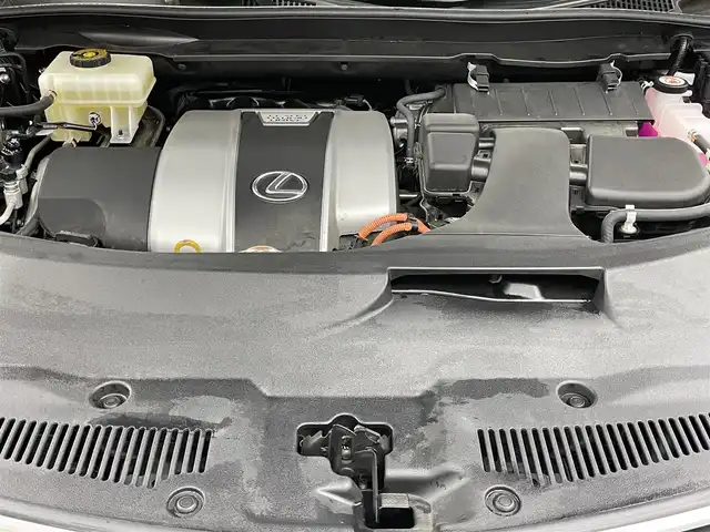 レクサス ＲＸ 450h バージョンL 岡山県 2022(令4)年 3.9万km ソニッククォーツ 純正12.3ナビ/【フルセグTV/Bluetooth/CD/DVD/USB接続】/パノラミックビューモニター/三眼LEDヘッドライト/レーダークルーズコントロール/プリクラッシュセーフティ/パーキングサポートブレーキ/パーキングサポートアラート/ブラインドスポットモニター/レーンキープアシスト/ヘッドアップディスプレイ/前席エアシート/全席シートヒーター/前席パワーシート/前席シートメモリー/ステアリングヒーター/オートブレーキホールド/パドルシフト/純正20インチAW/社外ドライブレコーダー（前後）/型番:DC-DR652/ビルトインETC2.0/オートハイビーム/ウィンカーミラー/プッシュスタート/ステアリングスイッチ/純正フロアマット/横滑り防止/盗難防止装置
