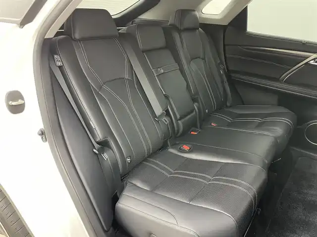 レクサス ＲＸ 450h バージョンL 岡山県 2022(令4)年 3.9万km ソニッククォーツ 純正12.3ナビ/【フルセグTV/Bluetooth/CD/DVD/USB接続】/パノラミックビューモニター/三眼LEDヘッドライト/レーダークルーズコントロール/プリクラッシュセーフティ/パーキングサポートブレーキ/パーキングサポートアラート/ブラインドスポットモニター/レーンキープアシスト/ヘッドアップディスプレイ/前席エアシート/全席シートヒーター/前席パワーシート/前席シートメモリー/ステアリングヒーター/オートブレーキホールド/パドルシフト/純正20インチAW/社外ドライブレコーダー（前後）/型番:DC-DR652/ビルトインETC2.0/オートハイビーム/ウィンカーミラー/プッシュスタート/ステアリングスイッチ/純正フロアマット/横滑り防止/盗難防止装置