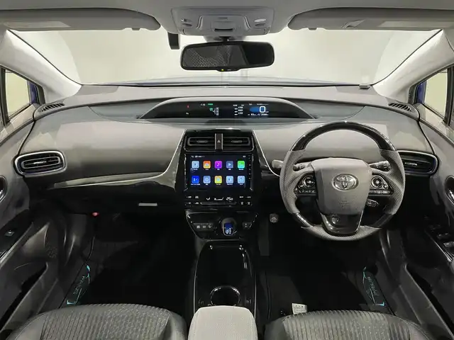 トヨタ プリウス Sセーフティプラス ツートーン 愛知県 2018(平30)年 2.6万km ダークブルーマイカメタリック/アティチュードブラックマイカ 衝突軽減ブレーキ/レーダークルーズコントロール/ビルトインETC/LEDヘッドライト/ドライブレコーダー/Bluetooth/コーナーセンサー/レーンキープアシスト/パーキングアシスト/オートハイビーム/プッシュスタート/スマートキー/純正フロアマット/純正アルミホイール/オートライト/禁煙車/電動格納ミラー/ステアリングリモコン/コンビハンドル/フォグランプ/TVキャンセラー