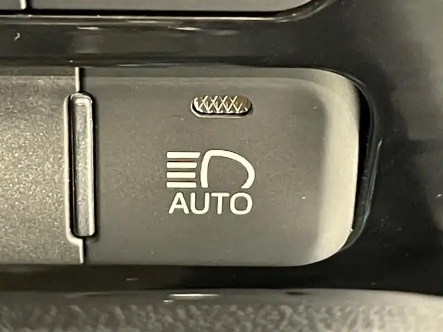 トヨタ プリウス Sセーフティプラス ツートーン 愛知県 2018(平30)年 2.6万km ダークブルーマイカメタリック/アティチュードブラックマイカ 衝突軽減ブレーキ/レーダークルーズコントロール/ビルトインETC/LEDヘッドライト/ドライブレコーダー/Bluetooth/コーナーセンサー/レーンキープアシスト/パーキングアシスト/オートハイビーム/プッシュスタート/スマートキー/純正フロアマット/純正アルミホイール/オートライト/禁煙車/電動格納ミラー/ステアリングリモコン/コンビハンドル/フォグランプ/TVキャンセラー