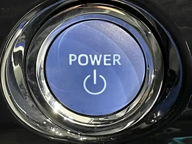 トヨタ プリウス Sセーフティプラス ツートーン 愛知県 2018(平30)年 2.6万km ダークブルーマイカメタリック/アティチュードブラックマイカ 衝突軽減ブレーキ/レーダークルーズコントロール/ビルトインETC/LEDヘッドライト/ドライブレコーダー/Bluetooth/コーナーセンサー/レーンキープアシスト/パーキングアシスト/オートハイビーム/プッシュスタート/スマートキー/純正フロアマット/純正アルミホイール/オートライト/禁煙車/電動格納ミラー/ステアリングリモコン/コンビハンドル/フォグランプ/TVキャンセラー