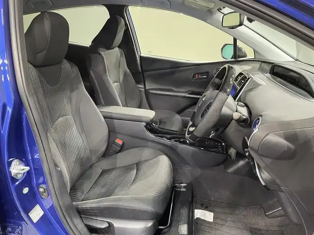 トヨタ プリウス Sセーフティプラス ツートーン 愛知県 2018(平30)年 2.6万km ダークブルーマイカメタリック/アティチュードブラックマイカ 衝突軽減ブレーキ/レーダークルーズコントロール/ビルトインETC/LEDヘッドライト/ドライブレコーダー/Bluetooth/コーナーセンサー/レーンキープアシスト/パーキングアシスト/オートハイビーム/プッシュスタート/スマートキー/純正フロアマット/純正アルミホイール/オートライト/禁煙車/電動格納ミラー/ステアリングリモコン/コンビハンドル/フォグランプ/TVキャンセラー