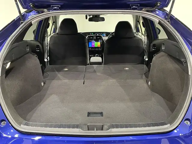 トヨタ プリウス Sセーフティプラス ツートーン 愛知県 2018(平30)年 2.6万km ダークブルーマイカメタリック/アティチュードブラックマイカ 衝突軽減ブレーキ/レーダークルーズコントロール/ビルトインETC/LEDヘッドライト/ドライブレコーダー/Bluetooth/コーナーセンサー/レーンキープアシスト/パーキングアシスト/オートハイビーム/プッシュスタート/スマートキー/純正フロアマット/純正アルミホイール/オートライト/禁煙車/電動格納ミラー/ステアリングリモコン/コンビハンドル/フォグランプ/TVキャンセラー