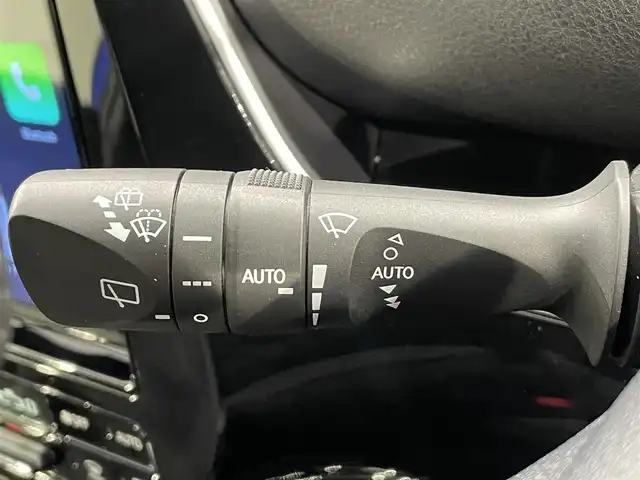 トヨタ プリウス Sセーフティプラス ツートーン 愛知県 2018(平30)年 2.6万km ダークブルーマイカメタリック/アティチュードブラックマイカ 衝突軽減ブレーキ/レーダークルーズコントロール/ビルトインETC/LEDヘッドライト/ドライブレコーダー/Bluetooth/コーナーセンサー/レーンキープアシスト/パーキングアシスト/オートハイビーム/プッシュスタート/スマートキー/純正フロアマット/純正アルミホイール/オートライト/禁煙車/電動格納ミラー/ステアリングリモコン/コンビハンドル/フォグランプ/TVキャンセラー