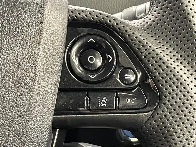 トヨタ プリウス Sセーフティプラス ツートーン 愛知県 2018(平30)年 2.6万km ダークブルーマイカメタリック/アティチュードブラックマイカ 衝突軽減ブレーキ/レーダークルーズコントロール/ビルトインETC/LEDヘッドライト/ドライブレコーダー/Bluetooth/コーナーセンサー/レーンキープアシスト/パーキングアシスト/オートハイビーム/プッシュスタート/スマートキー/純正フロアマット/純正アルミホイール/オートライト/禁煙車/電動格納ミラー/ステアリングリモコン/コンビハンドル/フォグランプ/TVキャンセラー