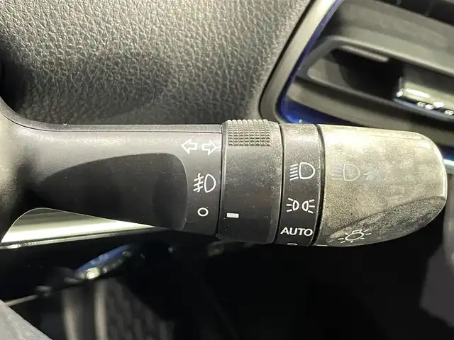 トヨタ プリウス Sセーフティプラス ツートーン 愛知県 2018(平30)年 2.6万km ダークブルーマイカメタリック/アティチュードブラックマイカ 衝突軽減ブレーキ/レーダークルーズコントロール/ビルトインETC/LEDヘッドライト/ドライブレコーダー/Bluetooth/コーナーセンサー/レーンキープアシスト/パーキングアシスト/オートハイビーム/プッシュスタート/スマートキー/純正フロアマット/純正アルミホイール/オートライト/禁煙車/電動格納ミラー/ステアリングリモコン/コンビハンドル/フォグランプ/TVキャンセラー