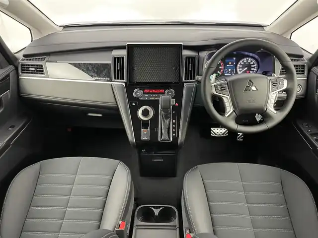 三菱 デリカＤ：５ シャモニー 埼玉県 2025(令7)年 0.1千km 黒 登録済未使用車　マルチアラウンドモニター　ＢＳＭ　レーダークルーズコントロール　シートヒーター　ステアリングヒーター　ＡＣ１００Ｖ　両側パワースライドドア　純正アルミホイール　オートハイビーム　ＬＥＤ