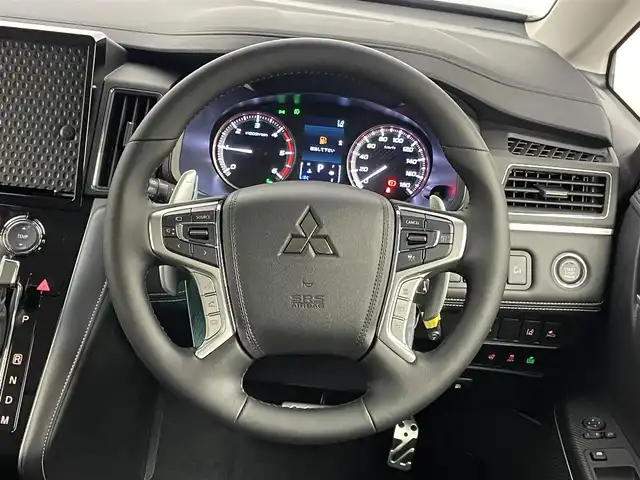 三菱 デリカＤ：５ シャモニー 埼玉県 2025(令7)年 0.1千km 黒 登録済未使用車　マルチアラウンドモニター　ＢＳＭ　レーダークルーズコントロール　シートヒーター　ステアリングヒーター　ＡＣ１００Ｖ　両側パワースライドドア　純正アルミホイール　オートハイビーム　ＬＥＤ