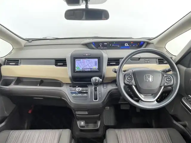 ホンダ フリード G ホンダセンシング 千葉県 2019(平31)年 6.2万km ホワイトオーキッドパール 禁煙車　/社外７型ナビ（MDV-S706）　/AM＆FM＆Bluetooth＆フルセグTV＆CD＆DVD/ホンダセンシング/衝突軽減ブレーキ/レーダークルーズコントロール　/ビルトインＥＴＣ　/レーンキープアシスト　/両側電動スライドドア　/ＬＥＤヘッドライト（オートライト付き）/ドアバイザー　/ＩＳＯＦＩＸ/2列目キャプテンシート/バックカメラ/アイドリングストップ/ウィンカーミラー/プッシュスタート