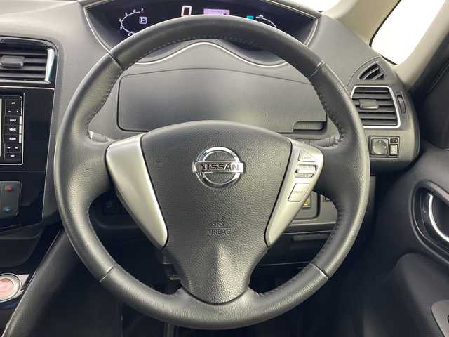 日産 セレナ HWS S HV Vセレ +Sefty 鹿児島県 2016(平28)年 8.1万km ブリリアントホワイトパール 社外ナビ/（CD/DVD/Bluetooth/フルセグテレビ)/フリップダウンモニター/バックカメラー/ミラー一体型ドライブレコーダー/両側パワースライドドア/エマージェンシーブレーキ/レーンキープアシスト/クルーズコントロール/社外フロアマット/ドアバイザー/ビルドインETC