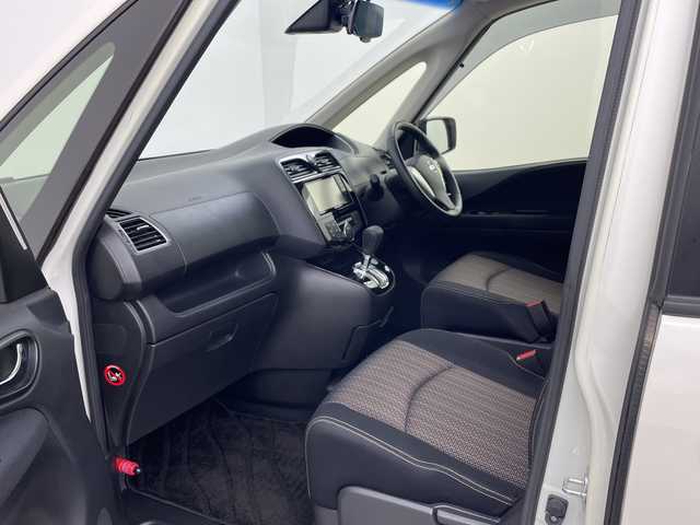 日産 セレナ HWS S HV Vセレ +Sefty 鹿児島県 2016(平28)年 8.1万km ブリリアントホワイトパール 社外ナビ/（CD/DVD/Bluetooth/フルセグテレビ)/フリップダウンモニター/バックカメラー/ミラー一体型ドライブレコーダー/両側パワースライドドア/エマージェンシーブレーキ/レーンキープアシスト/クルーズコントロール/社外フロアマット/ドアバイザー/ビルドインETC