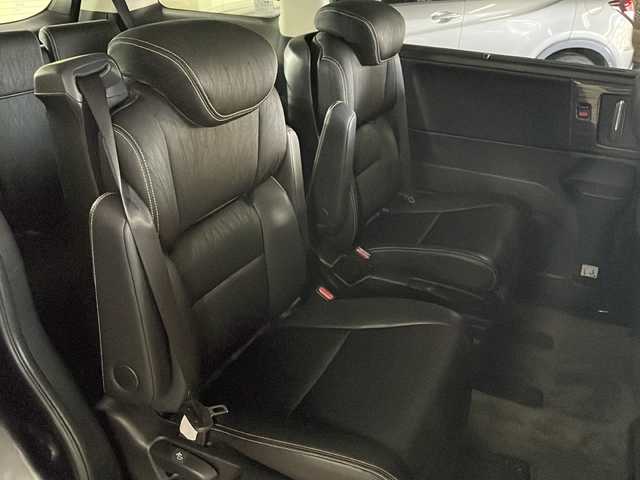 ホンダ オデッセイ ハイブリッド アブソルート・EXホンダセンジング 広島県 2017(平29)年 5.7万km モダンスティールM 禁煙車/純正ナビ/バックカメラ/両側パワースライドドア/ブラインドスポットモニター/1500W給電/レーダークルーズコントロール/ＥＴＣ/オットマン/オートライト/VENERDI18インチアルミホイール(225/45/R18)/衝突被害軽減/レーンキープアシスト/フォグランプ/エアバッグ(運転席/助手席/サイド/カーテン)